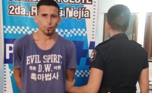 Lee más sobre el artículo Mató a puñaladas a su sobrina e hirió a otra adolescente y a su hermana en una pelea y fue detenido