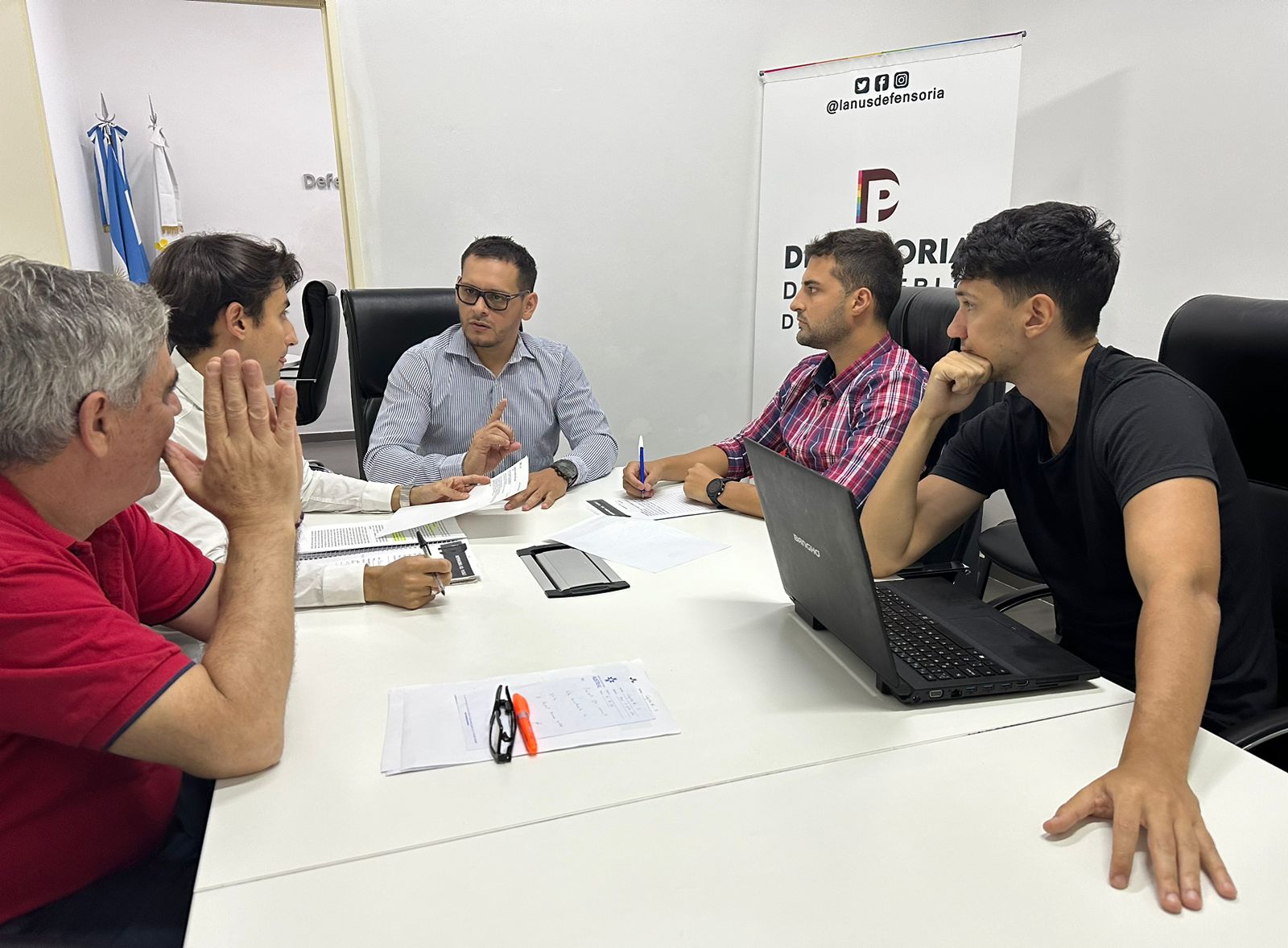 En este momento estás viendo La Defensoría del Pueblo de Lanús advierte sobre la interrupción de pagos del Gobierno nacional
