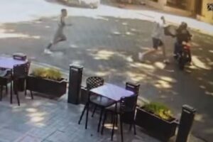 Lee más sobre el artículo Detuvieron a los motochorros que le robaron un millón y medio de pesos a un joven en Lanús