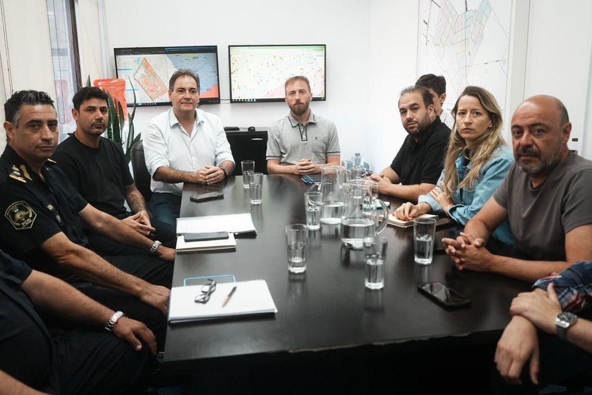 En este momento estás viendo Otermín recibió en Lomas al ministro de seguridad de la Provincia