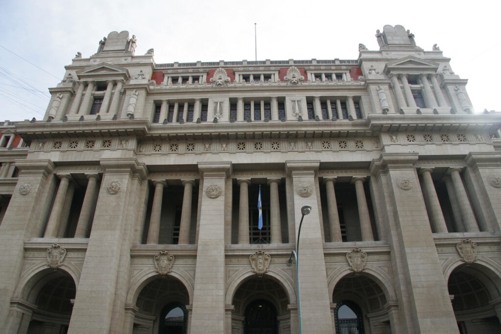 Lee más sobre el artículo La Corte Suprema dispuso incremento salarial de 12,5% para todas las categorías del Poder Judicial