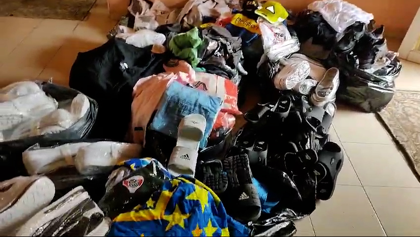 En este momento estás viendo Donaron a Cáritas indumentaria secuestrada por «trucha»