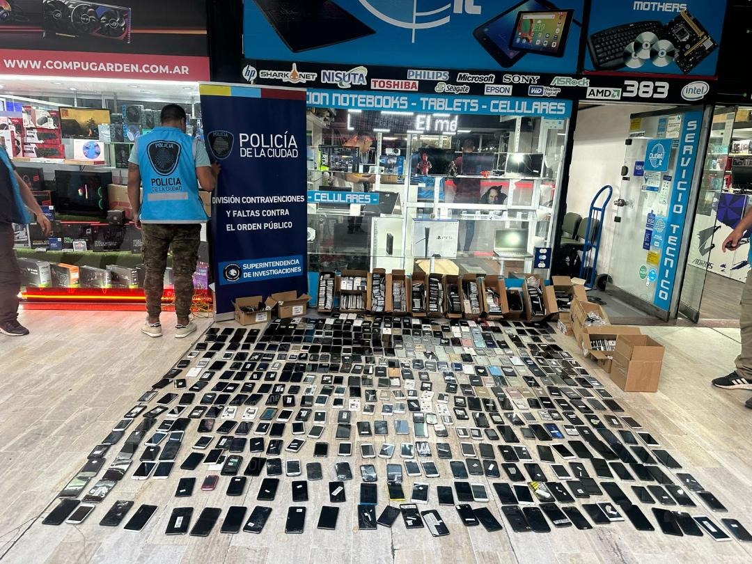 En este momento estás viendo Más de mil celulares secuestrados en el centro porteño