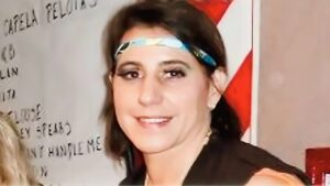 Lee más sobre el artículo Denuncian que una funcionaria judicial estuvo casi 12 con licencia, cobrando y viajando por el mundo