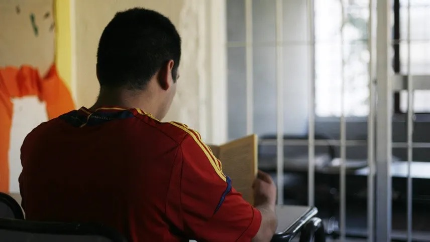 En este momento estás viendo Enseñaren la cárcel: la palabra y la confianza como herramientas pedagógicas