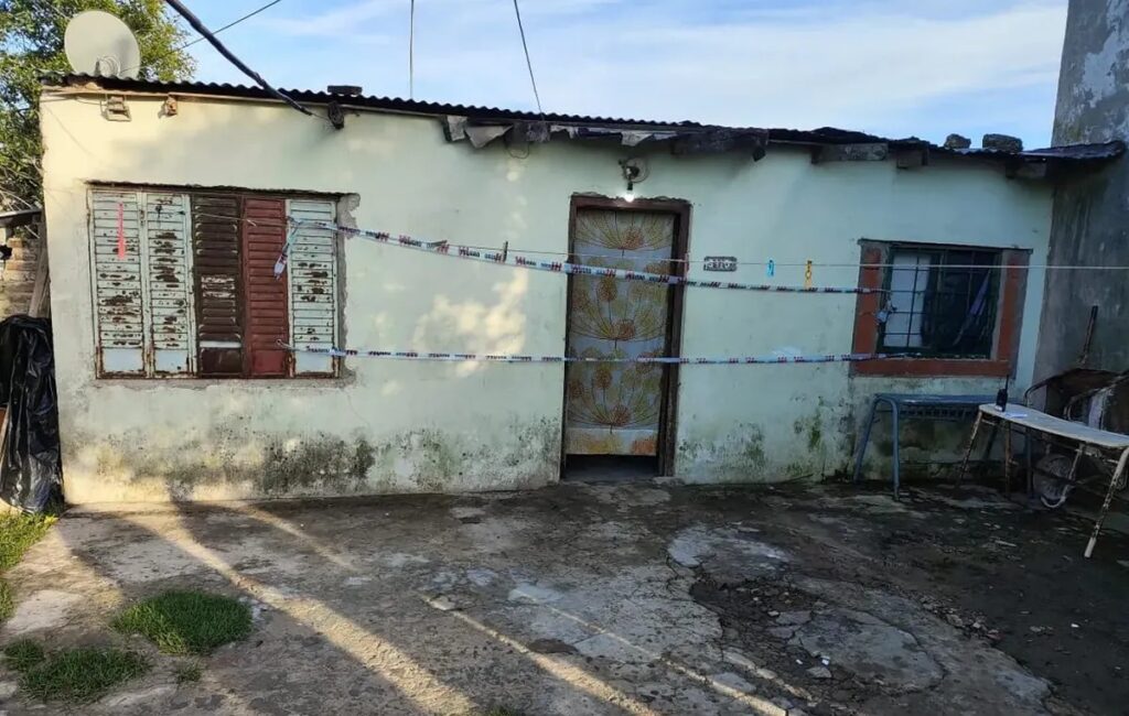 Lee más sobre el artículo Berisso: Asesinó a puñaladas a su pareja delante de su hija y luego intentó suicidarse