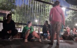 Lee más sobre el artículo El calvario de las mujeres que deben cobrar la cuota alimentaria en los Tribunales de Lomas