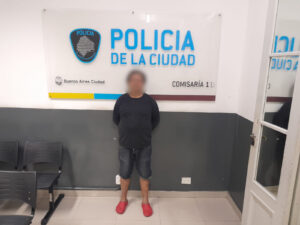 Lee más sobre el artículo Detienen un «roba bronces» y recuperan placas de la Legislatura porteña