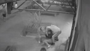 Lee más sobre el artículo Una mujer policía mató a un delincuente que la golpeó y le robó el celular en Villa Madero