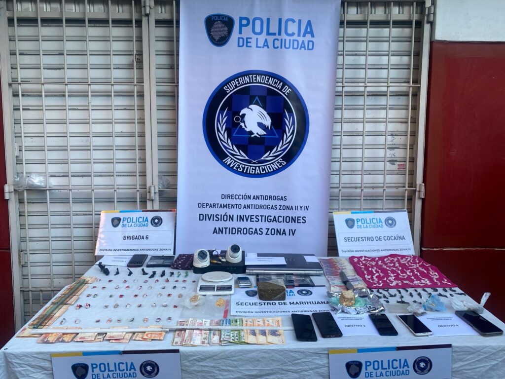 Lee más sobre el artículo Cayó «abuela dealer» y su banda dedicada a la venta de drogas en Los Piletones