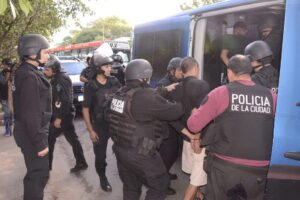 Lee más sobre el artículo La Policía de la Ciudad detuvo al “Oso”, líder de una banda narco que comercializaba droga en el Barrio Mugica