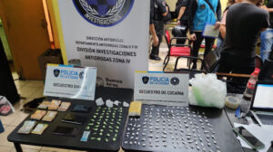 Lee más sobre el artículo Cuatro narcos detenidos, más de un kilo de cocaína secuestrada y dos locales clausurados en Constitución