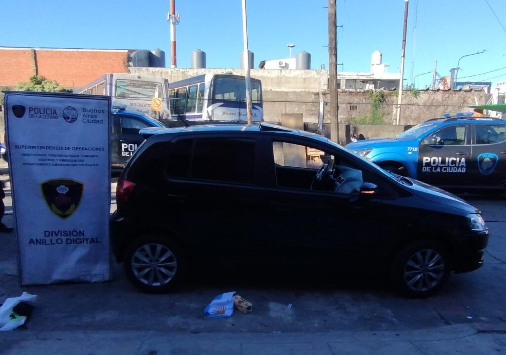 Lee más sobre el artículo Dos ladrones con inhibidores fueron detenidos tras ser detectados en un auto en la General Paz