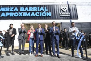 Lee más sobre el artículo Kicillof y Julián Álvarez inauguraron las nuevas instalaciones de la Fuerza Barrial de Aproximación en Lanús