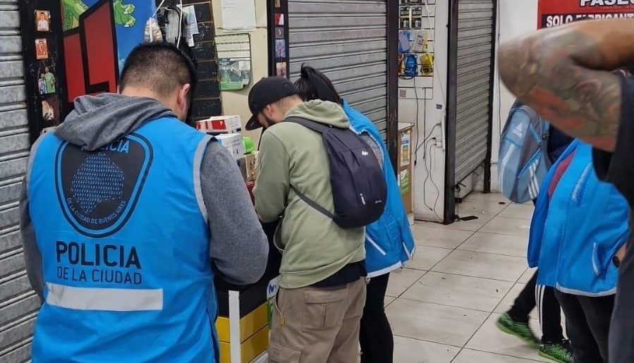 En este momento estás viendo Clausuran 5 locales  donde vendías teléfonos celulares robados