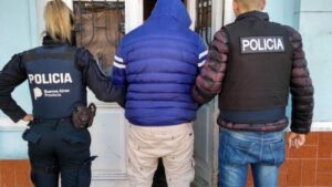 Lee más sobre el artículo Avellaneda: Detuvieron a un hombre que intentó matar a su vecino a balazos