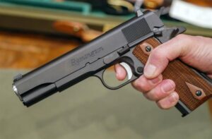 Lee más sobre el artículo El Gobierno presenta un proyecto para facilitar la tenencia de armas de guerra