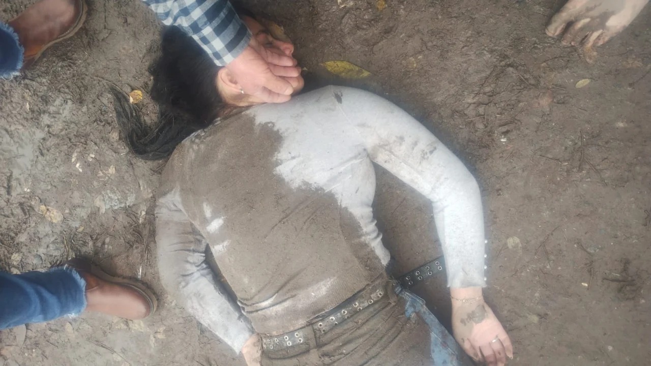 En este momento estás viendo Motochorros atropellaron a una policía para robarle el arma en Moreno