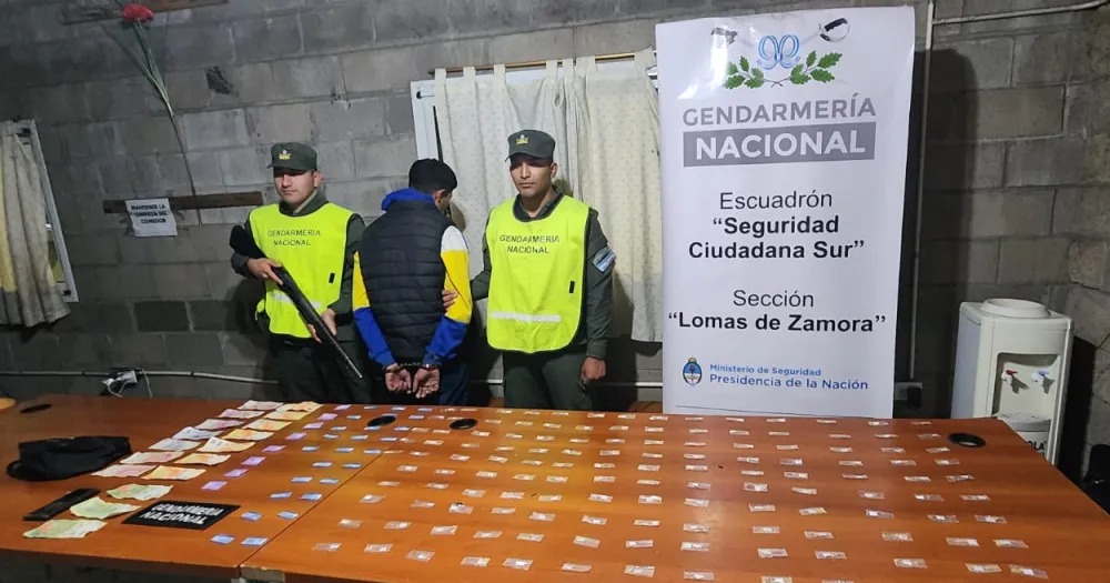 En este momento estás viendo Lo buscaban por un homicidio y cayó cuando vendía droga en Fiorito