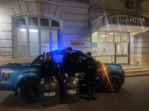 En este momento estás viendo Feroz tiroteo Flores por una disputa barrial: un delincuente abatido y dos heridos