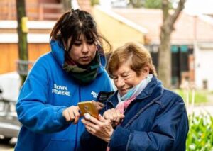Lee más sobre el artículo El Municipio brinda capacitación sobre el uso de las alarmas y la app Brown Previene