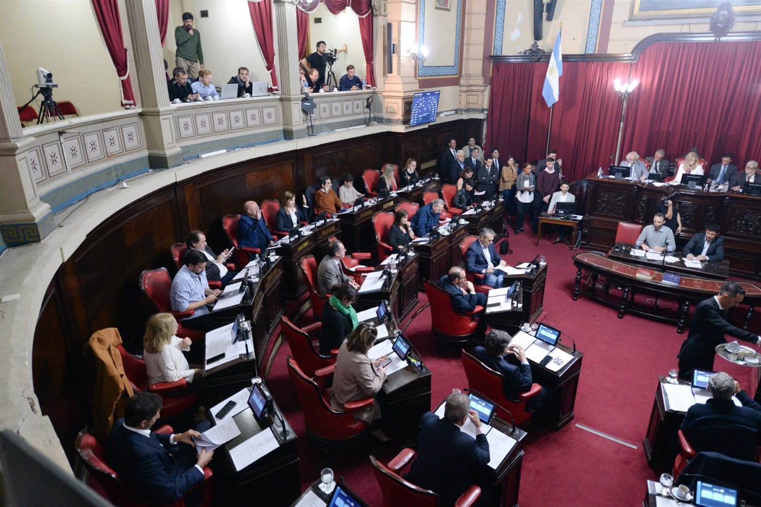 En este momento estás viendo El Senado bonaerense aprobó 46 pliegos de jueces, fiscales y defensores