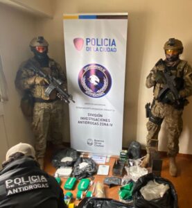 Lee más sobre el artículo Dos narcos detenidos y más de 5 kilos de cocaína secuestrados