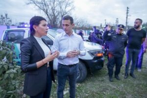 Lee más sobre el artículo Julián Álvarez y Mayra Mendoza encabezaron un megaoperativo de seguridad en el límite entre Lanús y Quilmes