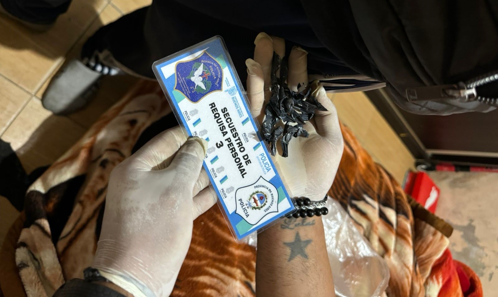 En este momento estás viendo Cayó una banda narco que operaba Lomas: 150 dosis de cocaína secuestradas