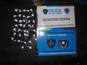 Lee más sobre el artículo Narcotaxi vendía droga con un bebé de dos años y fue detenido en Palermo