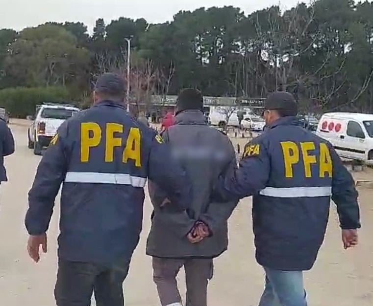 En este momento estás viendo Ezeiza: Mató al novia de su ex mujer, huyó y lo detuvieron 7 meses después