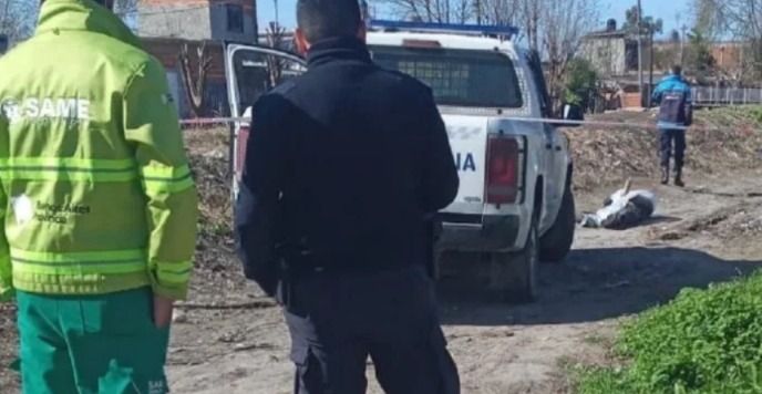 En este momento estás viendo Hallan un cadáver, con un disparo en la cabeza, en un arroyo de Solano