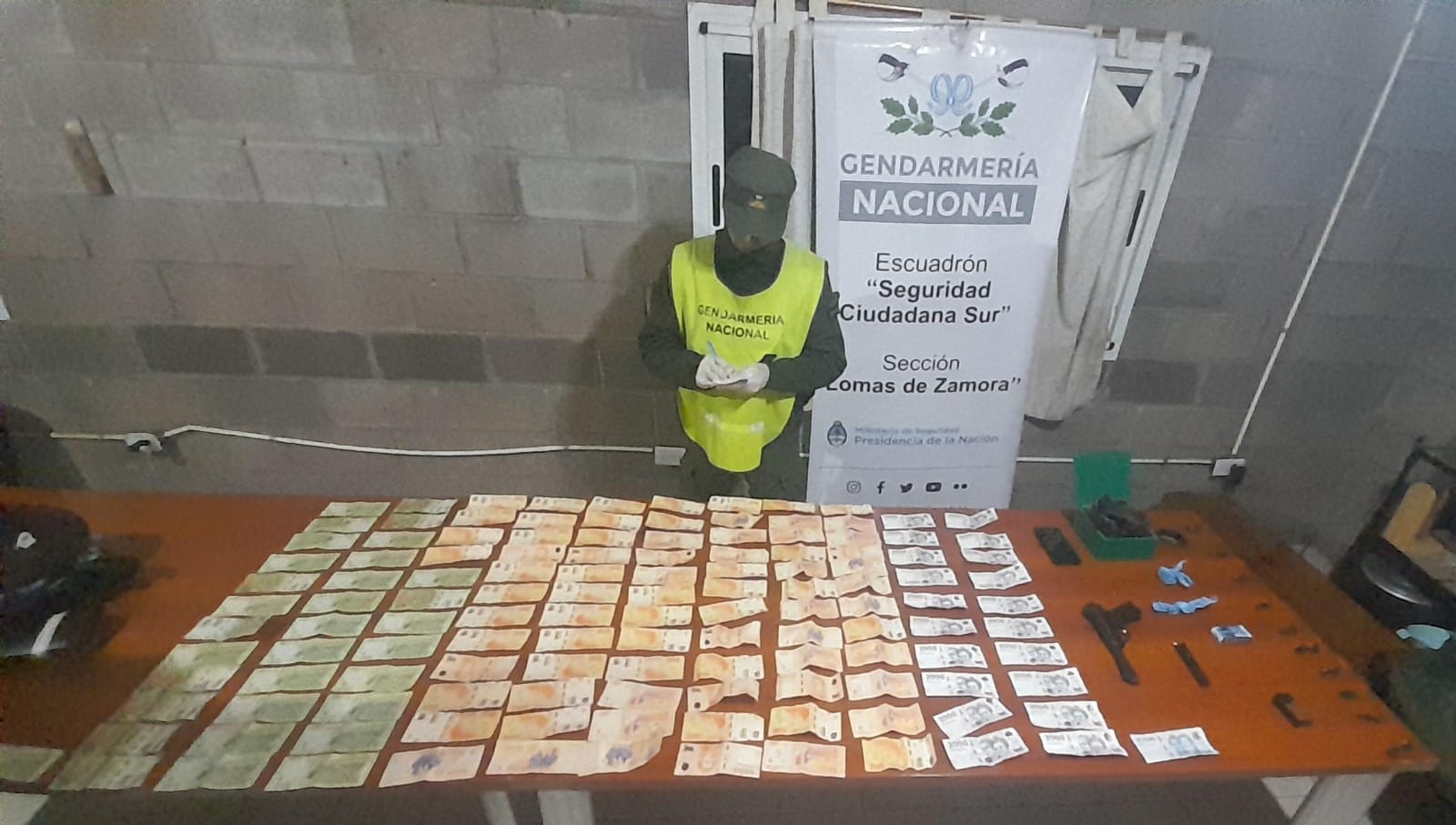 En este momento estás viendo Lomas: Cayó una pareja que vendía cocaína en un auto, en el barrio Olimpo