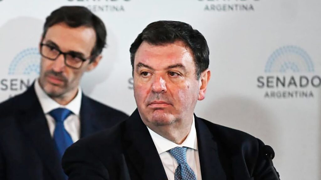 Lee más sobre el artículo El Gobierno se planta con los pliegos de Lijo y García-Mansilla para la Corte: «Son los dos o ninguno»