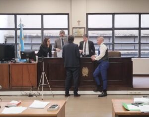 Lee más sobre el artículo Quilmes: Comenzó el juicio a acusado de querer matar a su expareja e incendiar un auto en Bernal