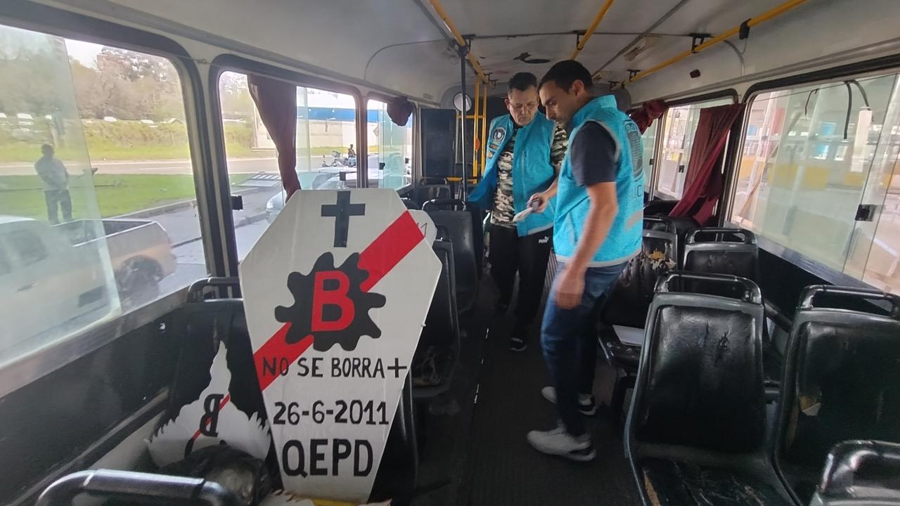 En este momento estás viendo Superclásico: incautaron armas blancas, pirotecnia, bebidas alcohólicas y ataúdes de cartón con el escudo de River