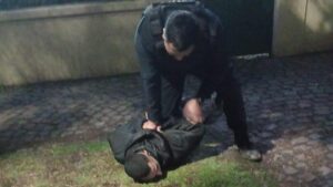 Lee más sobre el artículo Avellaneda: Cayó un hombre que estaba prófugo por golpear salvajemente a su pareja