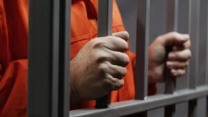 Lee más sobre el artículo Más de 60 presos usarán uniforme naranja en las cárceles de Santa Fe: Los motivos