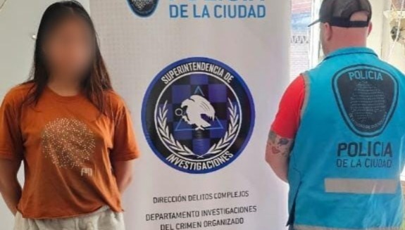 En este momento estás viendo Detienen en Lomas a la “playera negra” acusada drogar y robar a sus víctimas