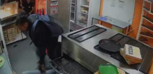 Lee más sobre el artículo Apuñaló a su ex mujer en una pizzería de Núñez e intentó quitarse la vida