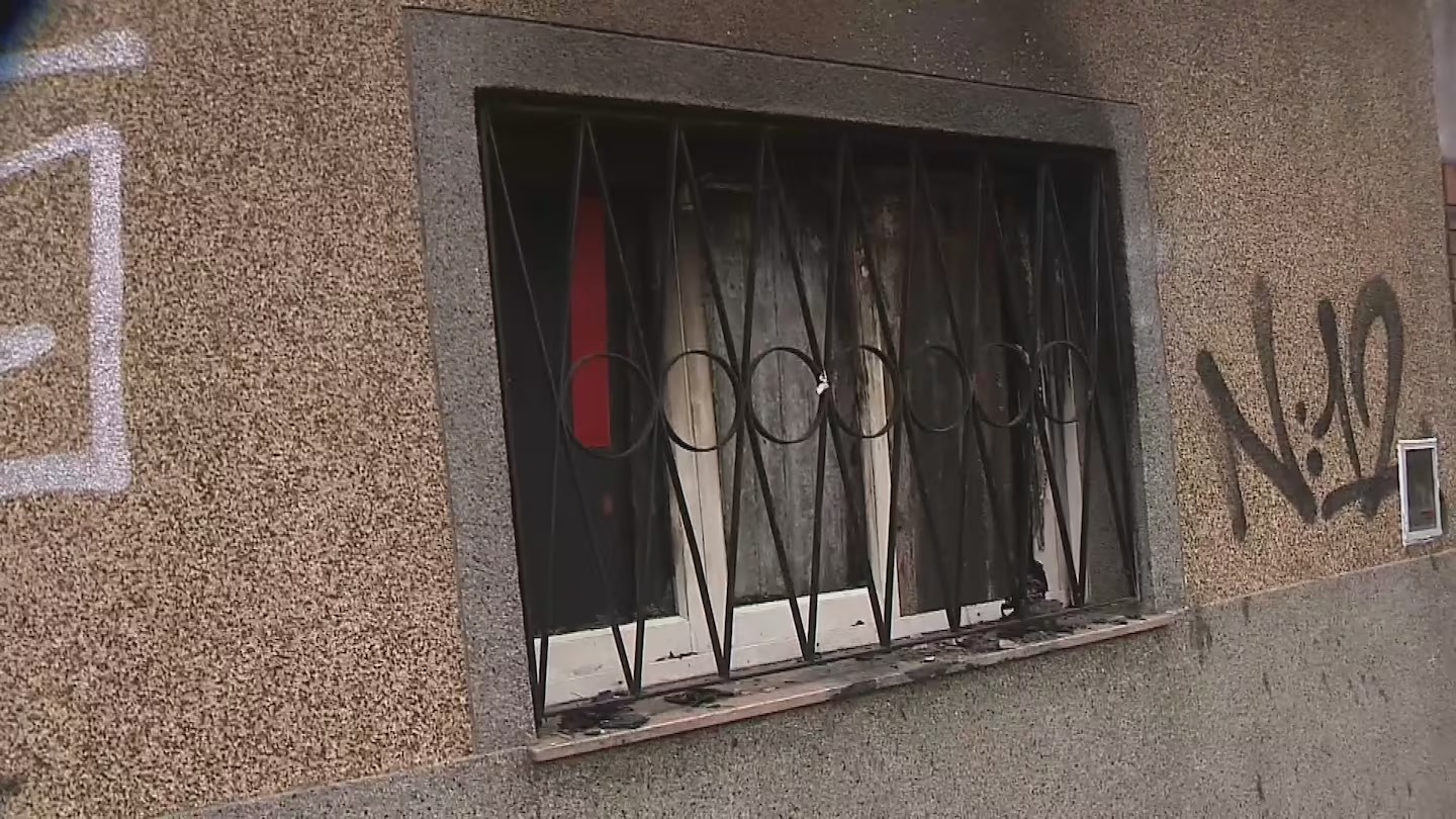 En este momento estás viendo Sin límites: delincuentes incendiaron una casa, simularon ayudar a las víctimas y les robaron