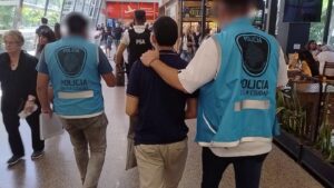 Lee más sobre el artículo Tres colombianos expulsados del país por robo