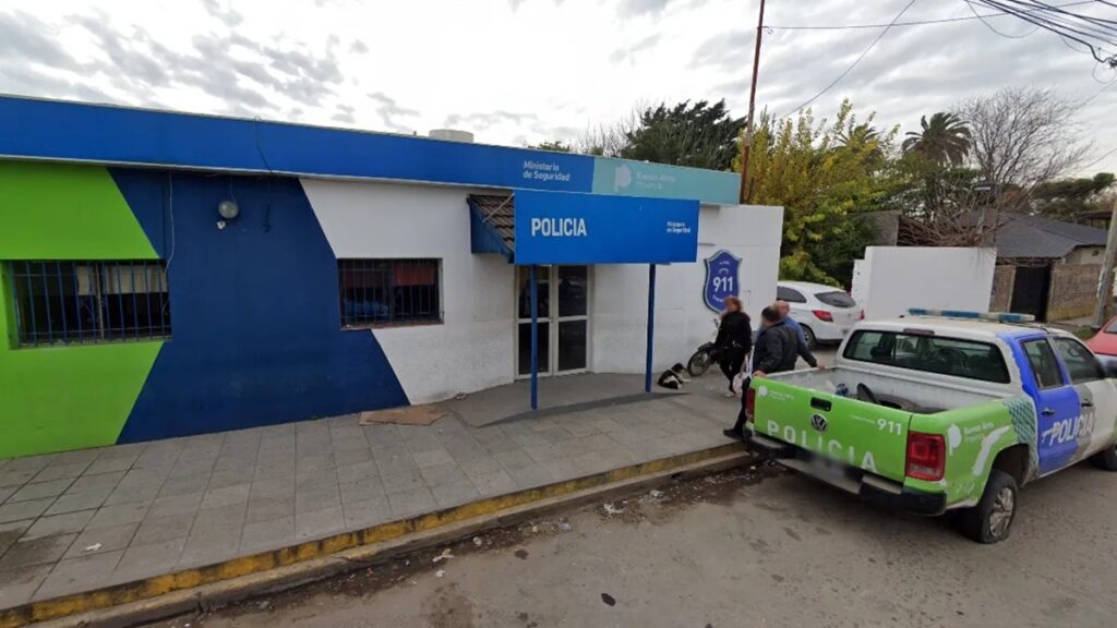 Lee más sobre el artículo Glew: Cuatro policías le exigieron 2 millones de pesos a un hombre para no “armarle” una causa y terminaron detenidos