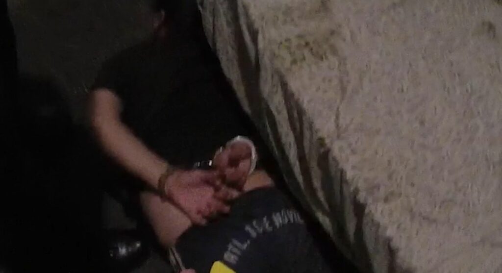 Lee más sobre el artículo Redujeron con una pistola Taser a una mujer que atacó a su hijo y a su pareja con un cuchillo