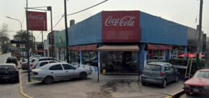 Lee más sobre el artículo Lo buscaban por un asesinato y cayó en Longchamps cuando comía pizza con amigos