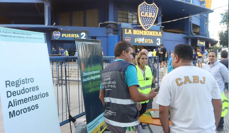 En este momento estás viendo Prohíben el ingreso a estadios a deudores alimentarios en la Ciudad de Buenos Aires