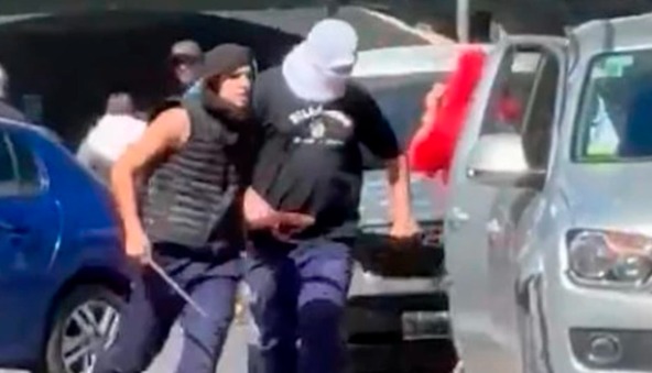 En este momento estás viendo Feroz pelea entre barras de Estudiantes y Gimnasia en un hospital de Gonnet