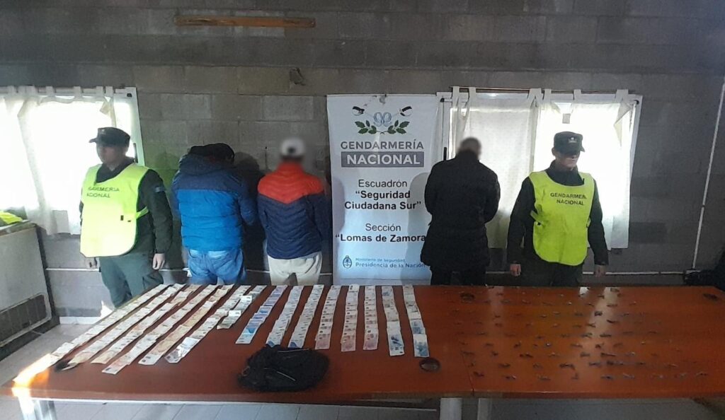 Lee más sobre el artículo Cayeron tres dealers cuando vendían cocaína en la calle, en Budge