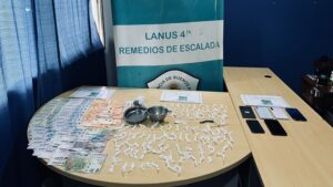 Lee más sobre el artículo Valentín Alsina: Dos narcos detenidos y cocaína secuestrada en varios allanamientos