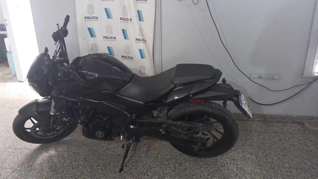 En este momento estás viendo Quilmes: Detienen a policía que se movilizaba en una moto robada